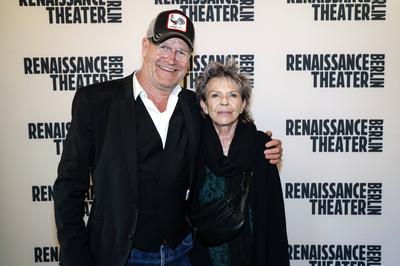 Guntbert Warns und Connie Palmen bei der Premiere des Theaterst?cks Marlene im Renaissance-Theater. Berlin, 08.10.2023 *-stock-foto