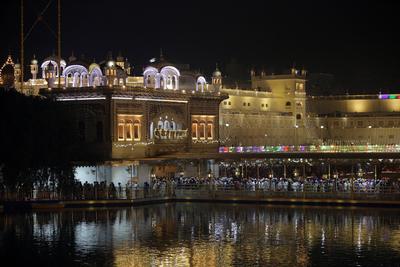 Diwali celebrations at the Golden Temple in India-stock-foto