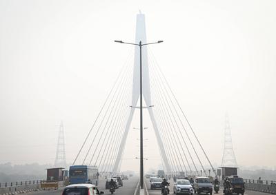 Diwali Fireworks Choke Delhi: 36 Out Of 38 Monitoring Stations Hit ?Red Zone?-stock-foto