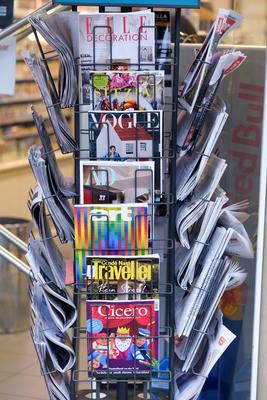 D?sseldorf 13.02.2025 Kiosk B?dchen nationale Zeitungen Zeitschriften Meinungsvielfalt Lesestoff Auflage Zeitungsauflage-stock-foto