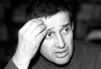 Dissident Mircea Dinescu (Rum?nien) in Bukarest-stock-foto