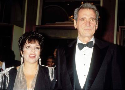 liza minnelli & ROCK HUDSON Ref: 043 headshot, portarit, bow tie, United States Copyright: x AnitaxWebber/CapitalxPictur-stock-foto