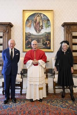 ITALY - REL -  POPE FRANCIS RECEIVES  KING CHARLES III AND QUEEN CAMILLA OF THE UNITED KINGDOM 2025/10/23-stock-foto