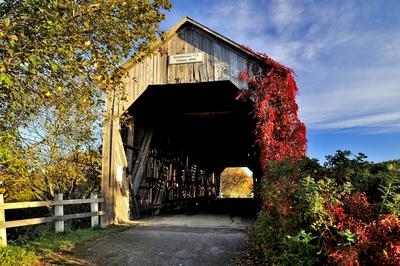 A front view of the old covered bridge crossing the Salmon river at Smith Creek New Brunswick Canada. PUBLICATIONxINxGE-stock-foto