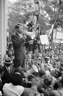 Photograph showing Attorney General Robert F Kennedy speaking to a crowd of African Americans and w-stock-foto