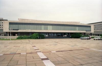 Palast der F?deration - Sitz der Regierung Jugoslawiens in Belgrad-stock-foto