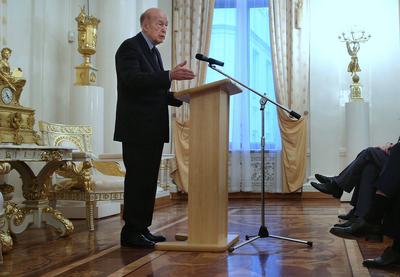L ancien President francais Valery Giscard d Estaing presente sont livre La victoire de la grande armee au ministere de-stock-foto