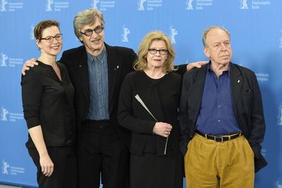 V.l.n.r.: Die Schauspielerin Yella_Rottl?nder, der Regisseur Wim Wenders, die Schauspielerin Lisa Kreuzer und der Schau-stock-foto