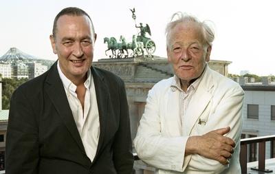 Eichinger, Bernd (Filmproduzent und Drehbuchautor) und Syberberg, Hans J?rgen (Regisseur). Hier: Am 10.08.2004, Dresdne-stock-foto