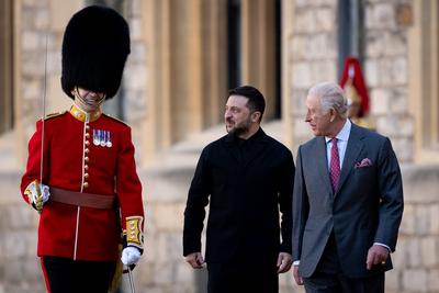 King Charles with  President Volodymyr Zelensky in Windsor-stock-foto