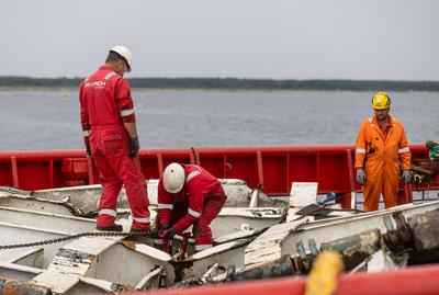 25.07.2023, Paldiski. The bow ramp of the MS Estonia wreck has been recovered from the Baltic seabed and was brought to-stock-foto