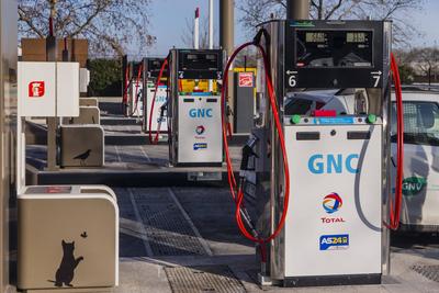 Gennevilliers, France February 11, 2021 - Inauguration on a Total site of the largest natural gas station for vehicles a-stock-foto