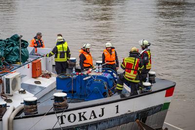 Schiffsunfall auf der Mosel - Schiff schl?gt Leck-stock-foto