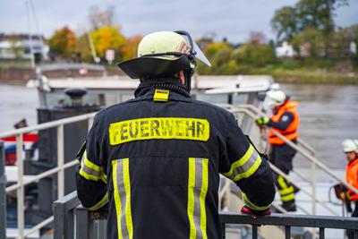 Schiffsunfall auf der Mosel - Schiff schl?gt Leck-stock-foto