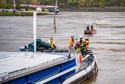 Schiffsunfall auf der Mosel - Schiff schl?gt Leck-stock-foto