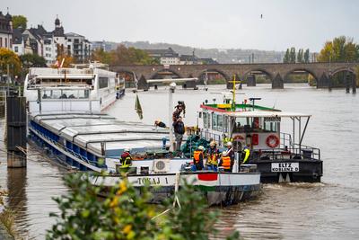 Schiffsunfall auf der Mosel - Schiff schl?gt Leck-stock-foto