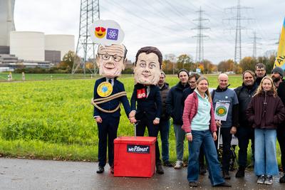 Gundremmingen, Bavaria, Germany - October 25, 2025: The nuclear power plant on the day the cooling towers of the decommi-stock-foto