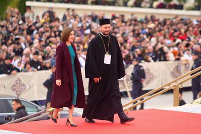 Worlds Largest Orthodox Cathedral, Icons Consecration, Bucharest, Romania-stock-foto