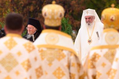 Worlds Largest Orthodox Cathedral, Icons Consecration, Bucharest, Romania-stock-foto