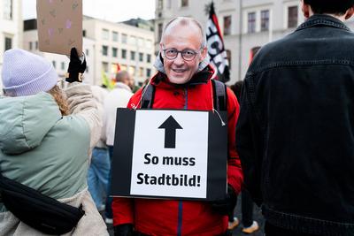 Augsburg, Bavaria, Germany - October 26, 2025: Hundreds of people demonstrate in Augsburg: Participants protest against-stock-foto