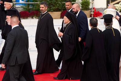 Worlds Largest Orthodox Cathedral, Icons Consecration, Bucharest, Romania-stock-foto