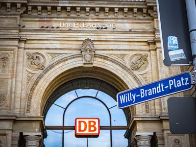 Magdeburg im Bundesland Sachsen-Anhalt; der Hauptbahnhof, Bahnhof HBF Magdeburg *** Magdeburg in the state of Saxony Anh-stock-foto