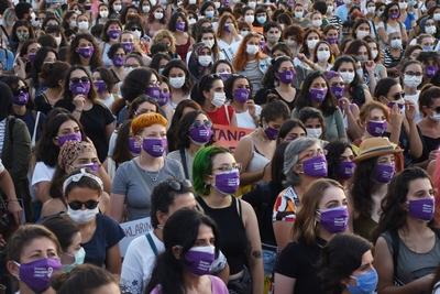 News Bilder des Tages  Protests against violence against women in Turkey. People gather in the Istanbul district of Kad-stock-foto