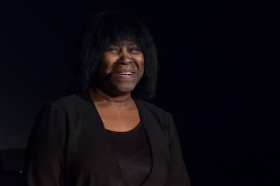 Kultur Musik Joan Armatrading Die britische R&B, Rock und Folk-Singer-Song Writerin Joan Armatrading spielte am Diensta-stock-foto