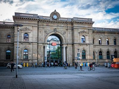 Magdeburg im Bundesland Sachsen-Anhalt; der Hauptbahnhof, Bahnhof HBF Magdeburg *** Magdeburg in the state of Saxony Anh-stock-foto