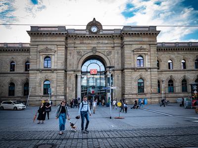 Magdeburg im Bundesland Sachsen-Anhalt; der Hauptbahnhof, Bahnhof HBF Magdeburg *** Magdeburg in the state of Saxony Anh-stock-foto