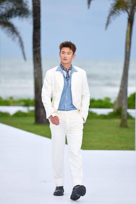 SANYA, CHINA - OCTOBER 28: Former swimmer Ning Zetao arrives at 2025 ELLE Style Awards on October 28, 2025 in Sanya, Hai-stock-foto