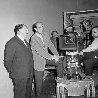 Der deutsch ungarische Filmproduzent Gyula Trebitsch links in Hamburg Deutschland 1960er Jahre G-stock-foto