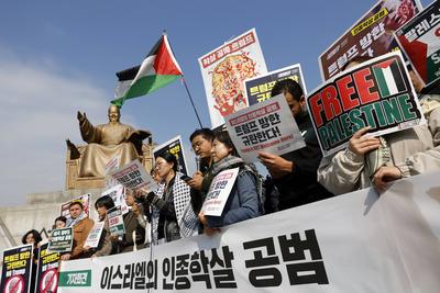 Palestinians Oppose Trump's Visit to South Korea-stock-foto