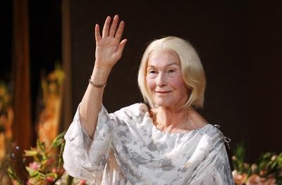 77/ Theater: Die Zofen, Edith Clever, im Berliner Volksbuehne, Theater, Berlin Deutschland, Germany *** 77 Theater Die-stock-foto