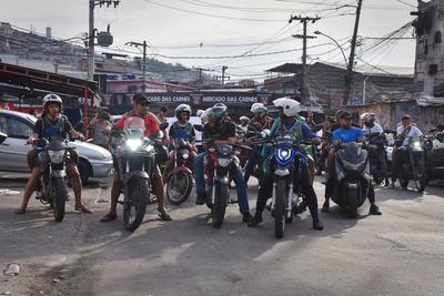 Residents protest against deaths in the mega-operation in the Alemao and Penha complexes.-stock-foto