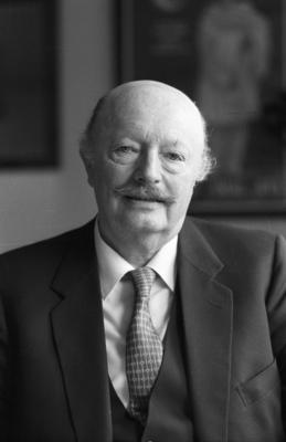 Prof Gyula Trebitsch Filmproduzent 02 84 cho Prof Gyula Trebitsch Exklusiver Fototermin in sein-stock-foto