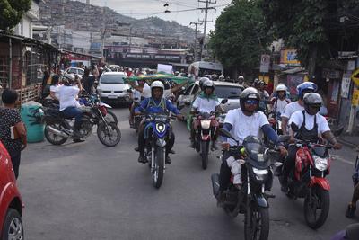 Residents protest against deaths in the mega-operation in the Alemao and Penha complexes.-stock-foto