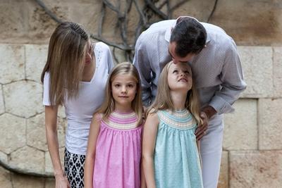 K?nig Felipe VI von Spanien und K?nigin Letizia von Spanien mit T?chter Prinzessin Leonor und Prinz-stock-foto