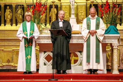 Gottesdienst mit Bishop Sarah Mullally in Berlin-stock-foto