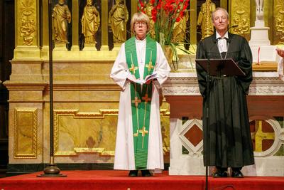 Gottesdienst mit Bishop Sarah Mullally in Berlin-stock-foto