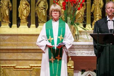Gottesdienst mit Bishop Sarah Mullally in Berlin-stock-foto
