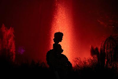 Eine Figur aus K?rbissen auf den ?Leuchtenden Traumpfaden? im Bl?hende Barock des Schloss Ludwigsburg ist vor einer Wass-stock-foto