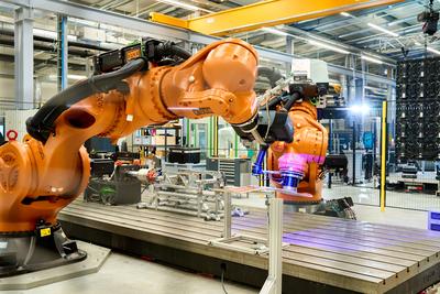 Augsburg, Bavaria, Germany - April 24, 2024: Kuka industrial robots on display in the AI research hall ( Hall 43 ) of th-stock-foto
