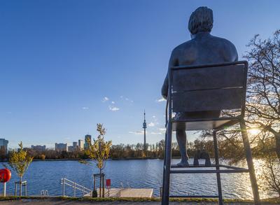 artwork The Guardian by Elmgreen und Dragset in Bank Austria Park (Andr? -Heller-Park), river Alte Donau (Old Danube), t-stock-foto