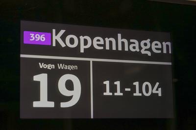 cntv/Kopenhagen- Neuer Zug neue Zugverbindung nach Kopenhagen 03.11.2025 Hamburg - Hauptbahnhof Montag, 3. November, bringt erstmals der modernste Zug der D?nischen Staatsbahnen DSB Reisende von Hamburg nach Kopenhagen: In Kooperation mit der Deutschen Bahn DB f?hrt der erste EuroCity des Herstellers Talgo um 10.53 Uhr vom Hamburger Hauptbahnhof ab Hamburg Deutschland *** cntv Copenhagen New train new train connection to Copenhagen 03 11 2025 Hamburg Central Station Monday, November 3, the most modern train of the Danish State Railways DSB brings travelers from Hamburg to Copenhagen for the first time In cooperation with Deutsche Bahn DB, the first EuroCity of the manufacturer Talgo departs from Hamburg Central Station at 10 53 a.m. H-stock-foto