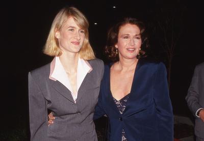 BEVERLY HILLS, CA - JANUARY 15: Actress Diane Ladd and Laura Dern attending Oscar Great Moments on January 15, 1992 at-stock-foto