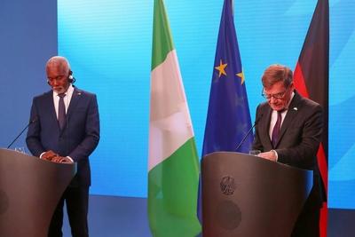 Berlin, Deutschland, 04.11.2025: Ausw?rtiges Amt: Treffen der Binationalen Deutsch-Nigerianischen Kommission: Nigerias A-stock-foto