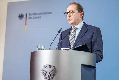 Statement von Bundesinnenminister Alexander Dobrindt-stock-foto