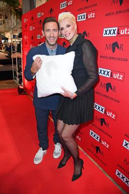 Marcel Remus, Brigitte Nielsen bei der Pr?sentation der Marcel Remus Bettenwarenkollektion Bedtime Stories im Premium-M?-stock-foto
