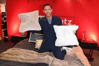 Marcel Remus bei der Pr?sentation der Marcel Remus Bettenwarenkollektion Bedtime Stories im Premium-M?bel- und Einrichtu-stock-foto
